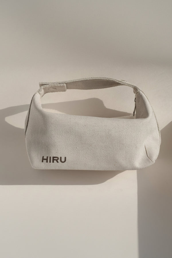 Biege pouch with 'HIRU' branding on a beige background